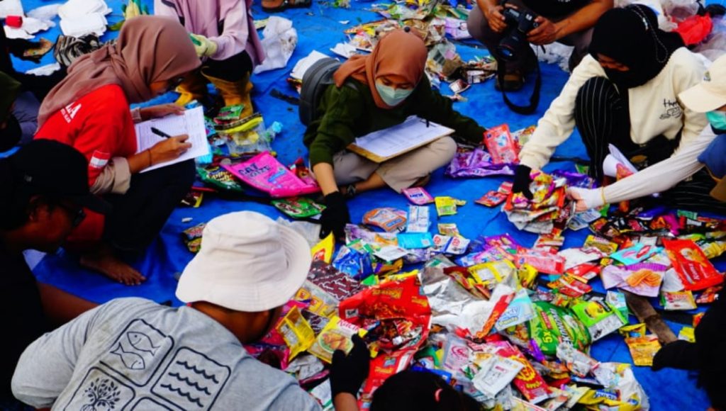 Produk Wings Penyumbang Sampah Mikroplastik