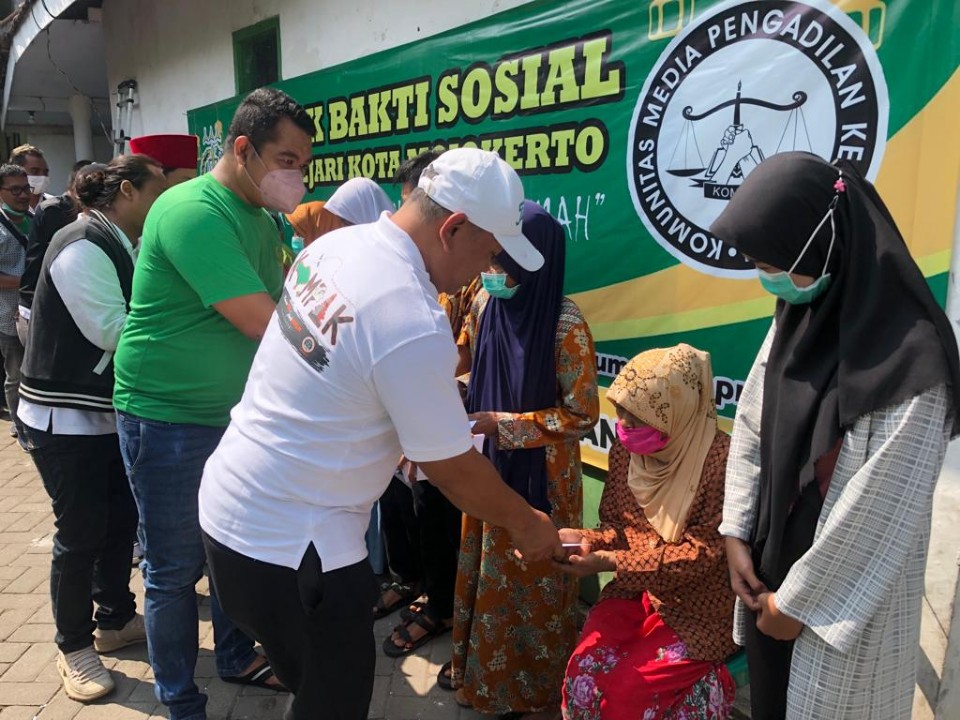 Jelang Ramadan Kejari Kota Mojokerto Bersama KOMPAK Malaksanakan Baksos