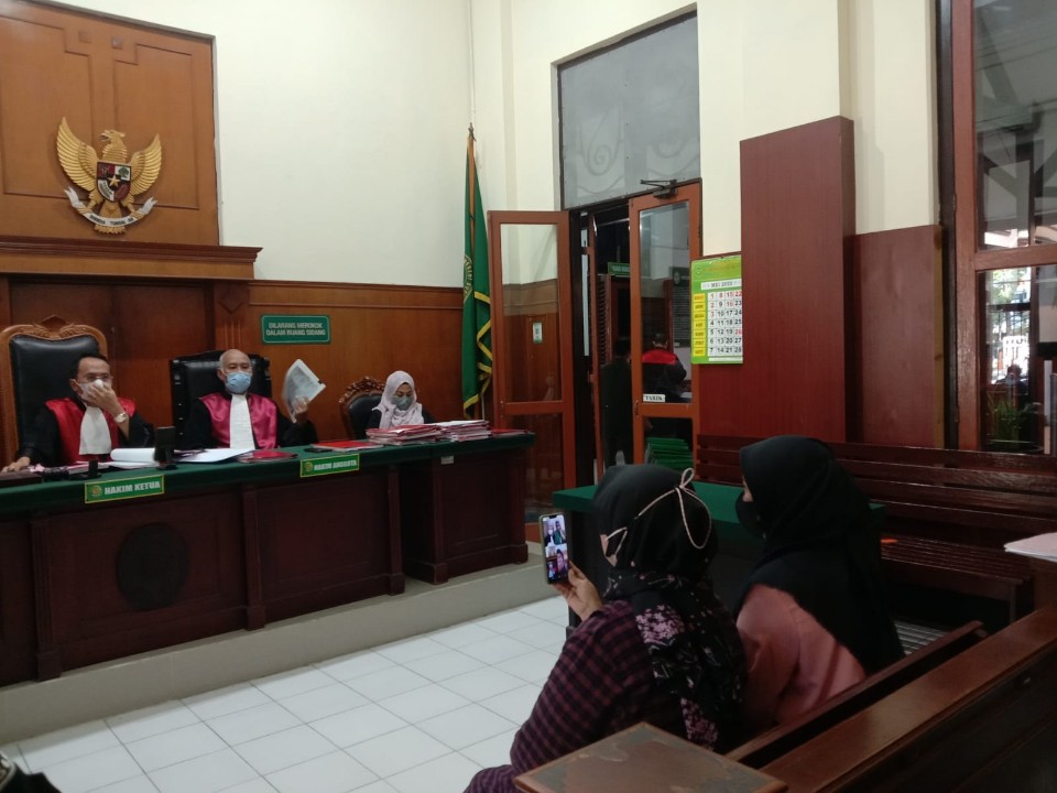 Imas Sumarni Tipu Anggota Bhayangkari Polsek Tegalsari Surabaya