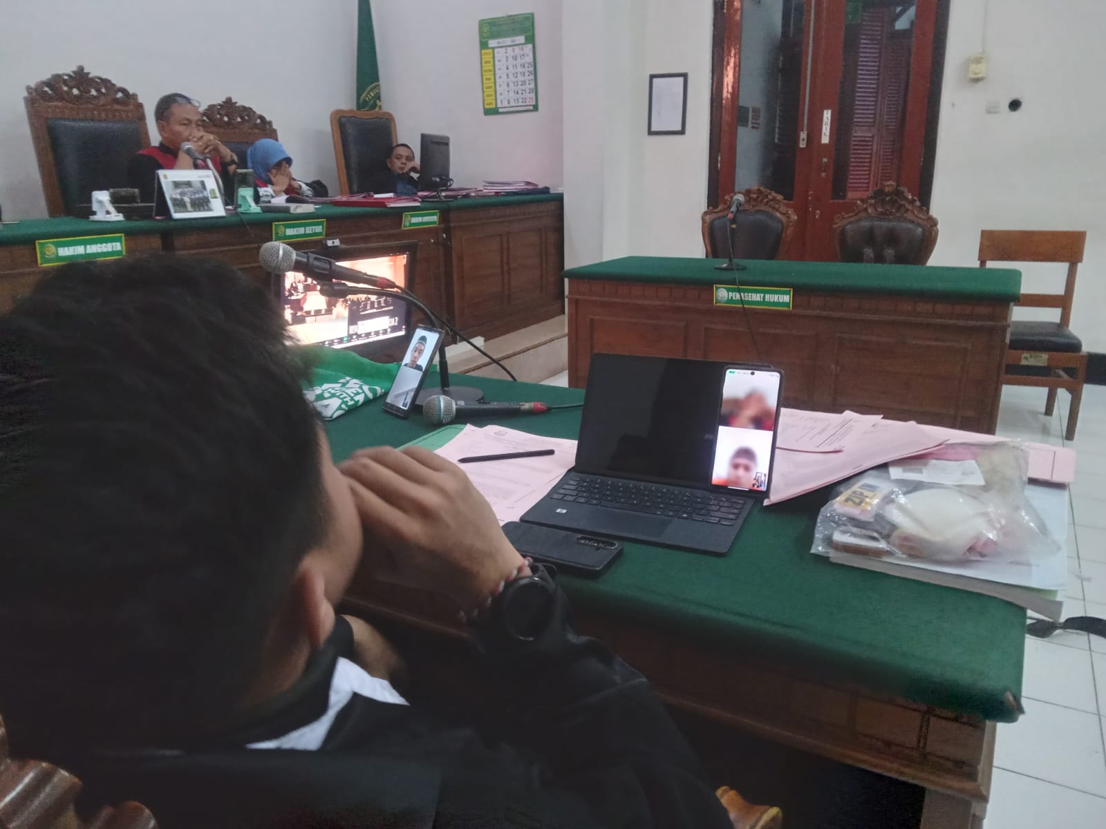 Terdakwa Judi Online Dituntut 7 Bulan Penjara Divonis Hakim Satu Tahun Penjara di PN Surabaya