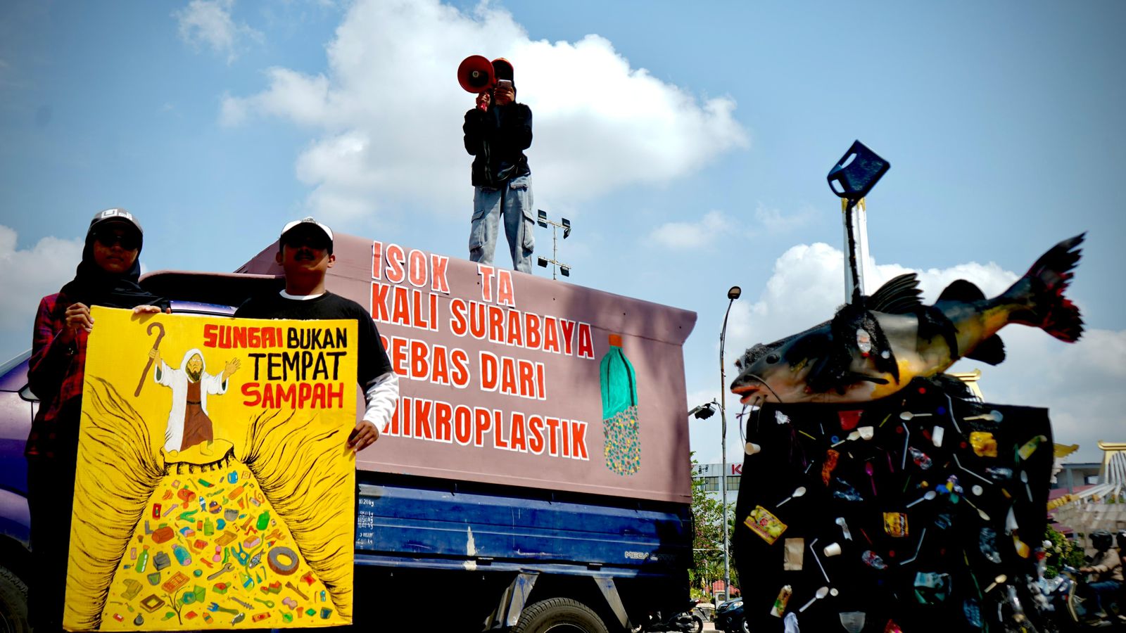 AKAMSI Kawal Ikan Mati, Temui Gubernur Jatim: Desak Penindakan dan Perlindungan Kali Surabaya