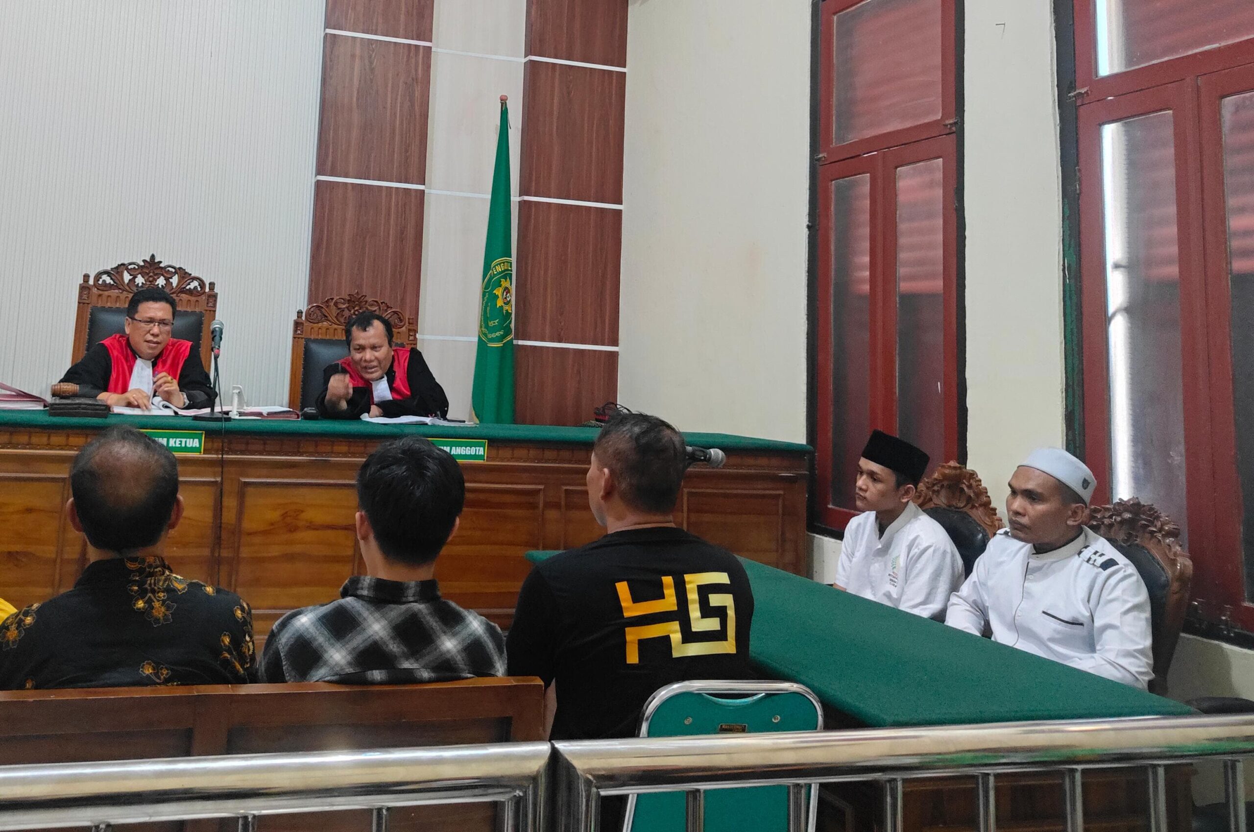 Komplotan Spesialis Pencuri L-300 Diadili di PN Surabaya